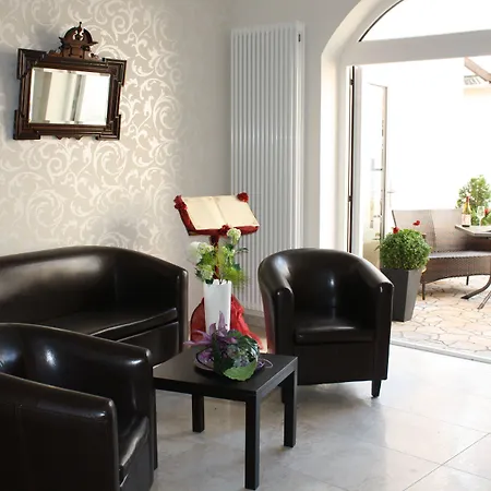 Altdeutsche Weinstube Hotel 3*